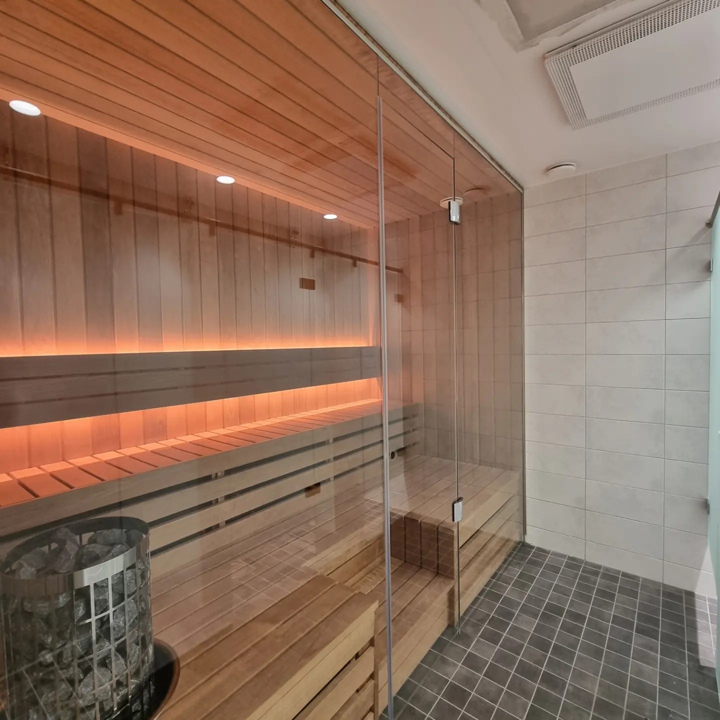 Bastuglas med glasvägg Stockholm